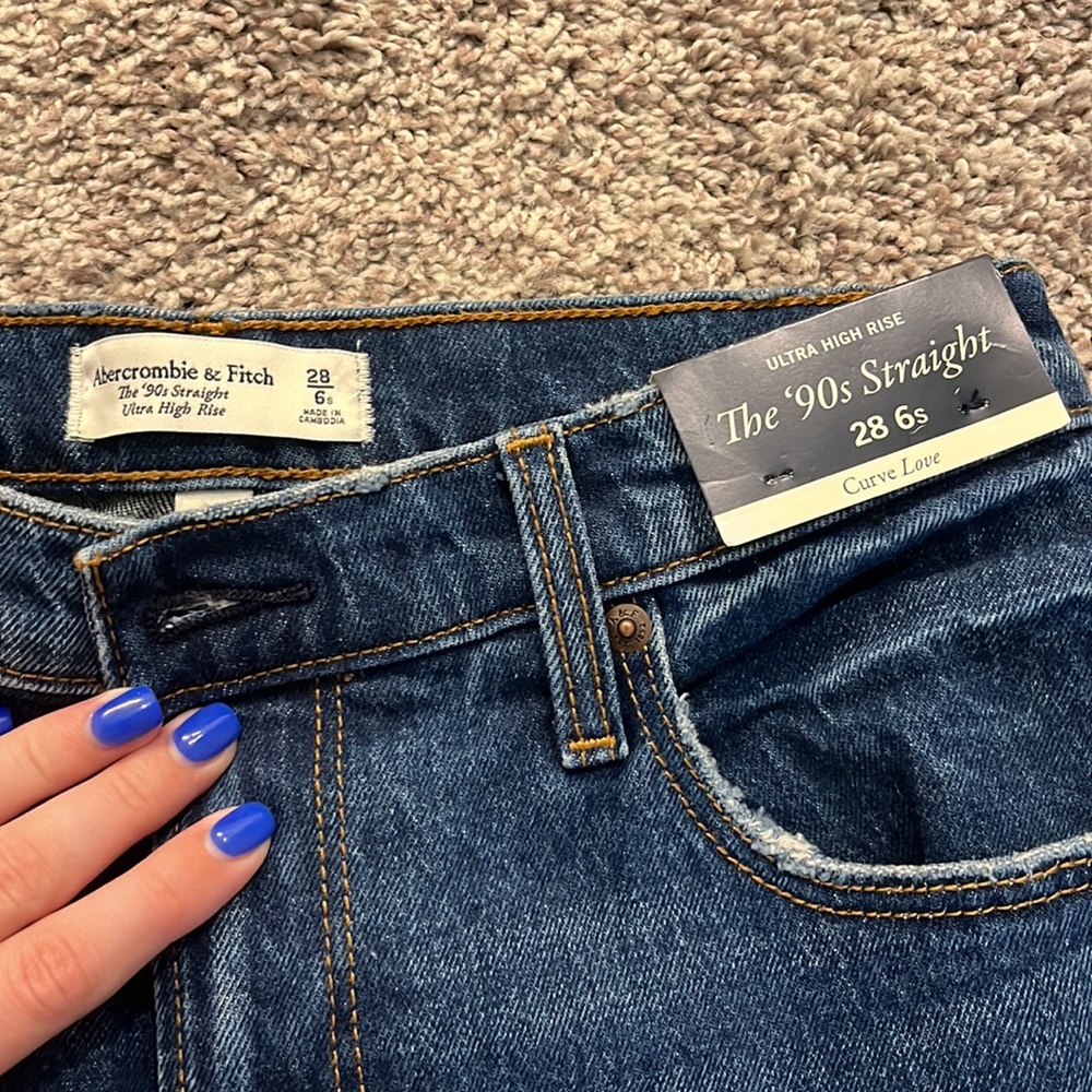 NWT A&F ultra high rise the 90's straight curve love jeans short length